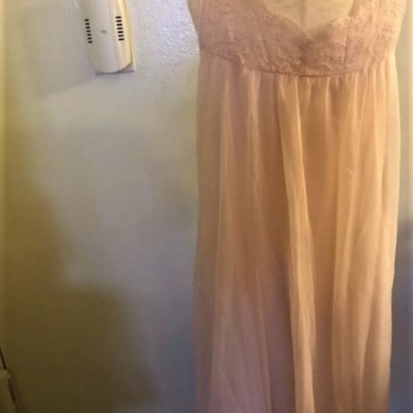 Vintage Pale Pink Nylon and Lace Nightgown - Picture 4 of 5